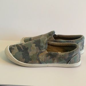 Camo slip on shoes size 7